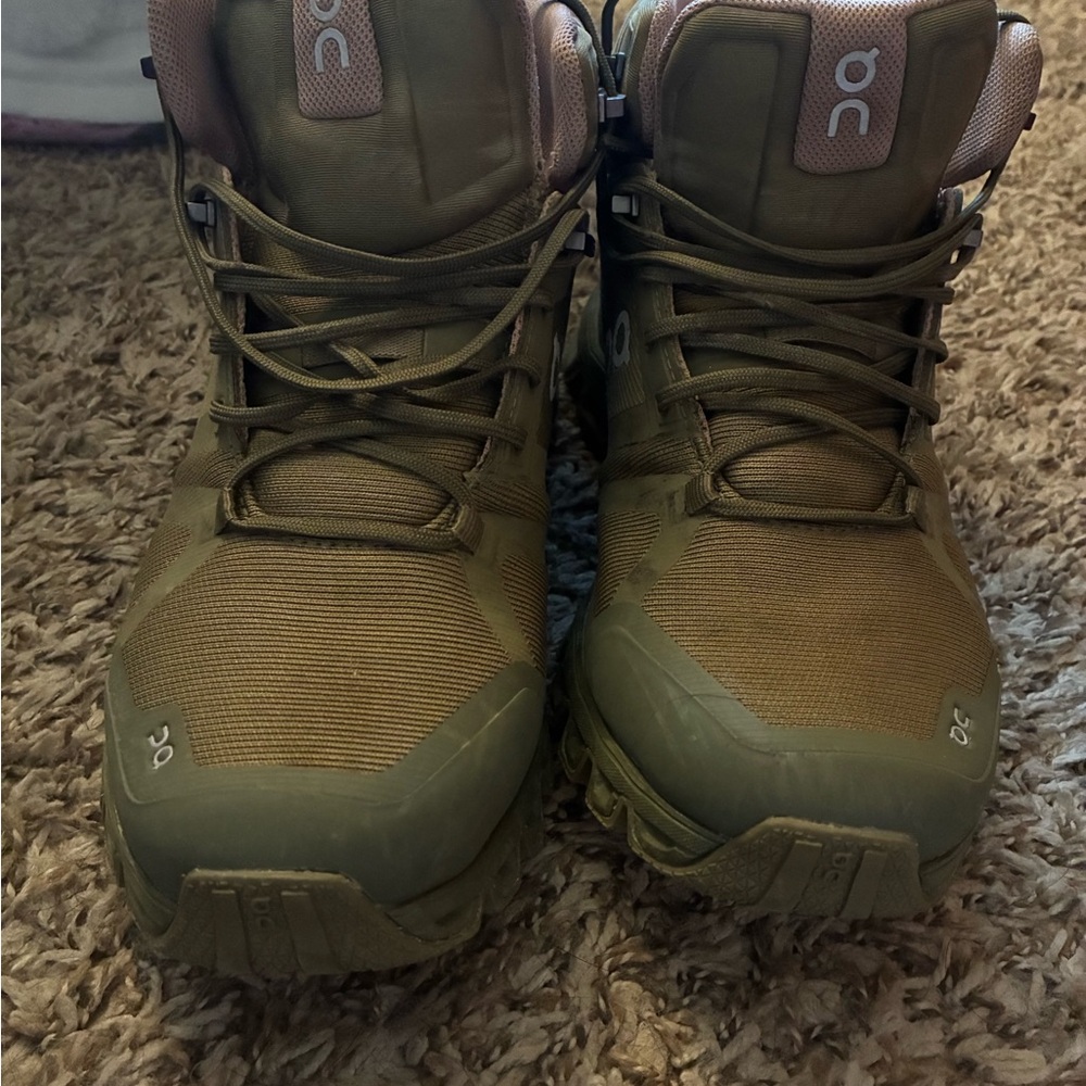 On Running Cloudrock Waterproof Hiking Boots | Women’s 8.5 | Olive Green